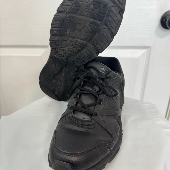 Fila Men's Black Athletic Lace-Up Sneakers - Picture 4 of 6